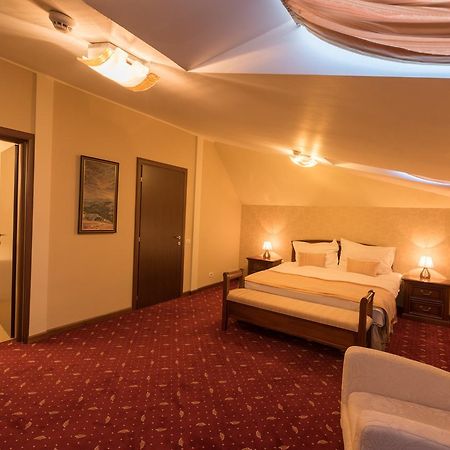 פויאנה ברשוב Edelweiss Poiana Hotels מראה חיצוני תמונה