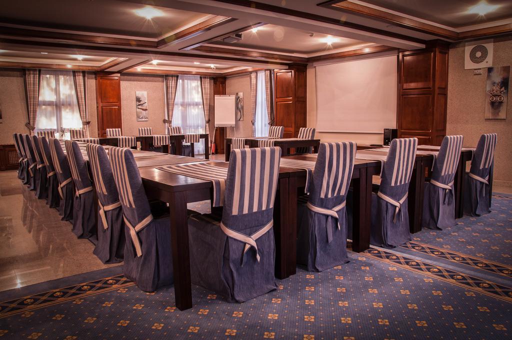 פויאנה ברשוב Edelweiss Poiana Hotels מראה חיצוני תמונה