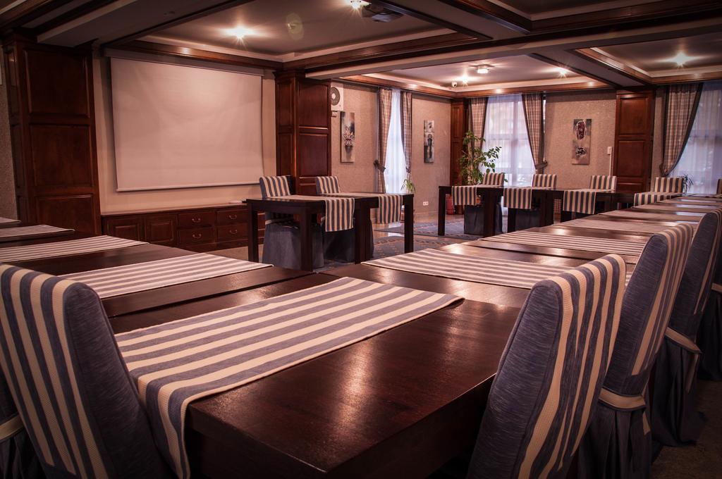פויאנה ברשוב Edelweiss Poiana Hotels מראה חיצוני תמונה