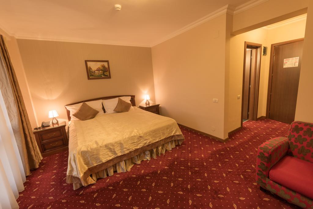 פויאנה ברשוב Edelweiss Poiana Hotels מראה חיצוני תמונה