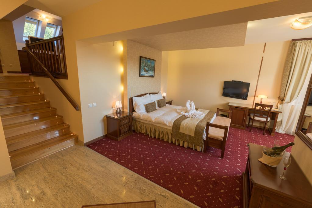פויאנה ברשוב Edelweiss Poiana Hotels מראה חיצוני תמונה