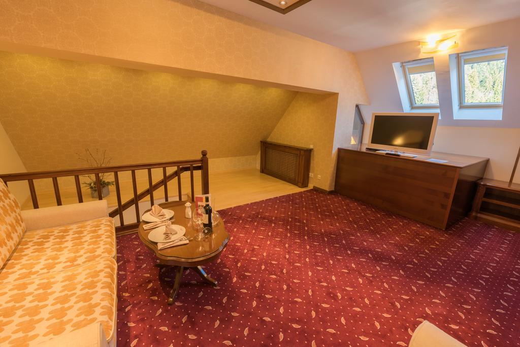 פויאנה ברשוב Edelweiss Poiana Hotels מראה חיצוני תמונה