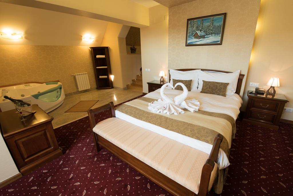 פויאנה ברשוב Edelweiss Poiana Hotels מראה חיצוני תמונה
