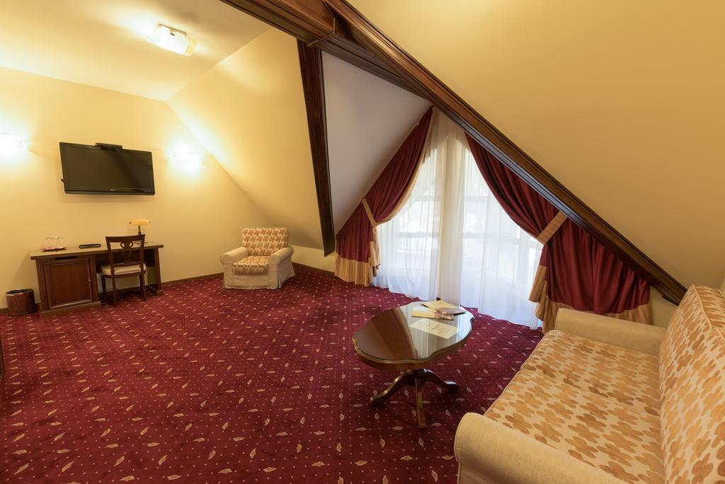 פויאנה ברשוב Edelweiss Poiana Hotels מראה חיצוני תמונה