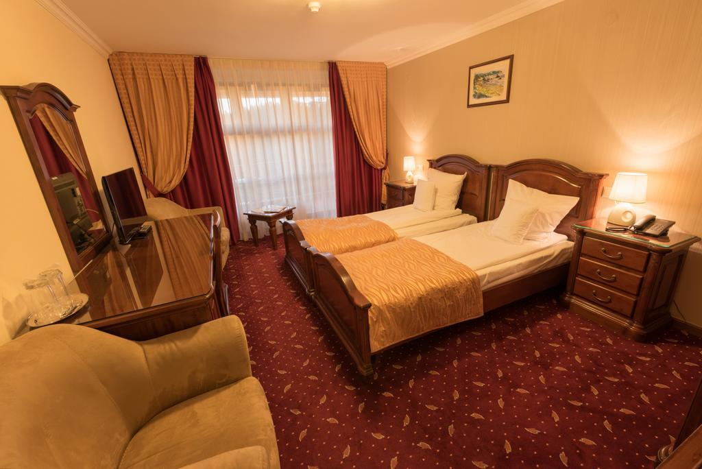 פויאנה ברשוב Edelweiss Poiana Hotels מראה חיצוני תמונה