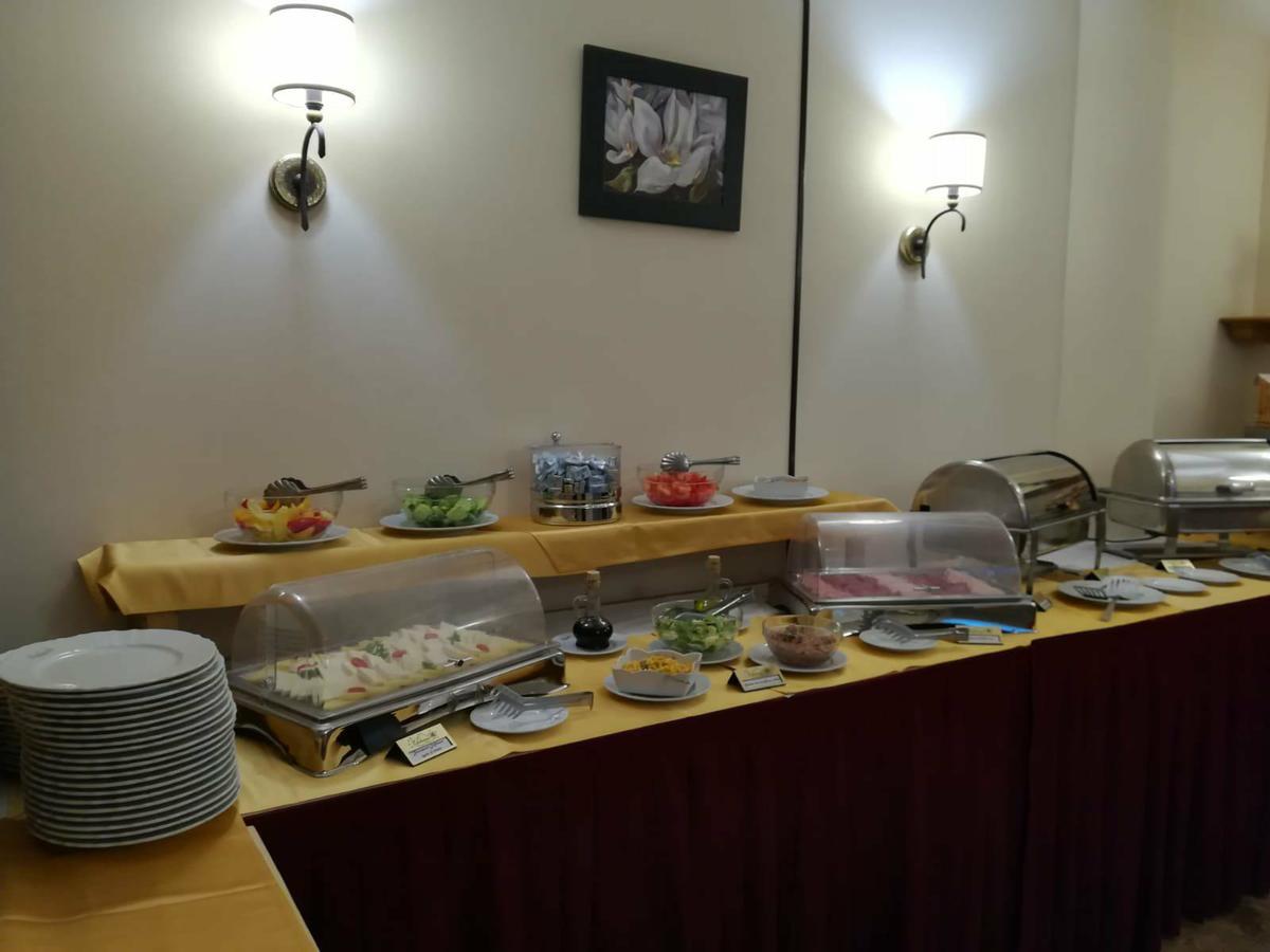 פויאנה ברשוב Edelweiss Poiana Hotels מראה חיצוני תמונה